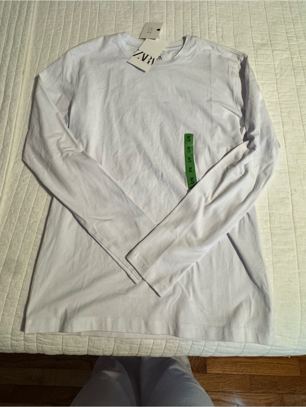 Zara Men’s White Long-Sleeve Crewneck Tee